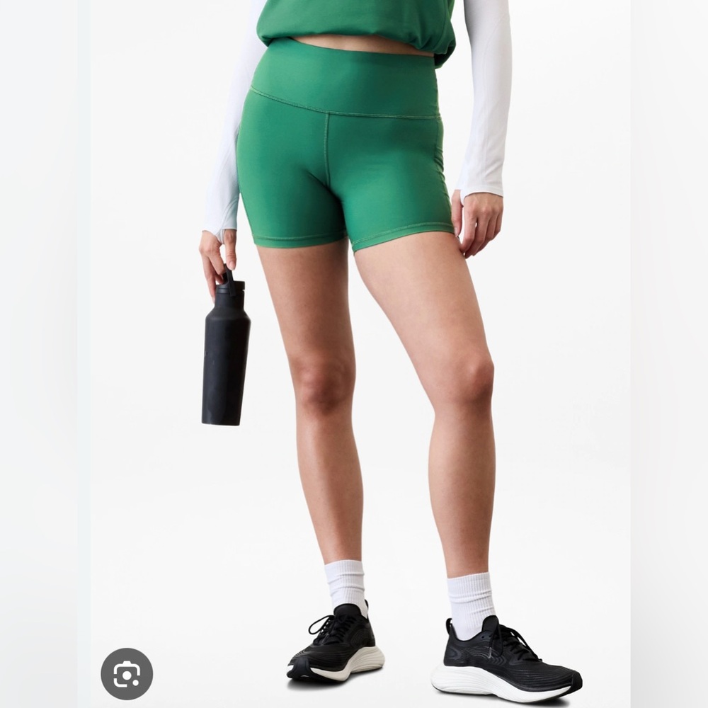NWT - Interval stash 5” trillium shorts